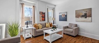 Stylish & Comfy 2 Bedroom Apt Downtown Ch'town