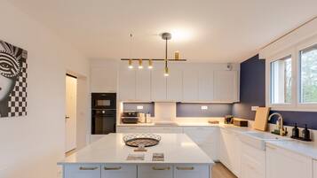 Réfrigérateur, micro-ondes, four, lave-vaisselle