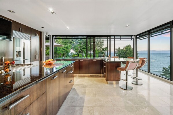 Private kitchen - Exclusive Entire Lodge (Kaiteriteri)