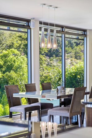 In-room dining - Exclusive Entire Lodge (Kaiteriteri)
