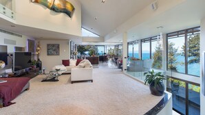 Interior - Exclusive Entire Lodge (Kaiteriteri)