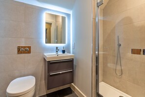 Shower, towels