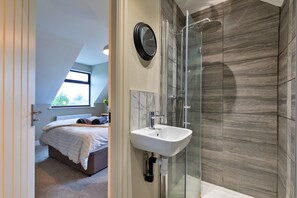 Douche, serviettes fournies