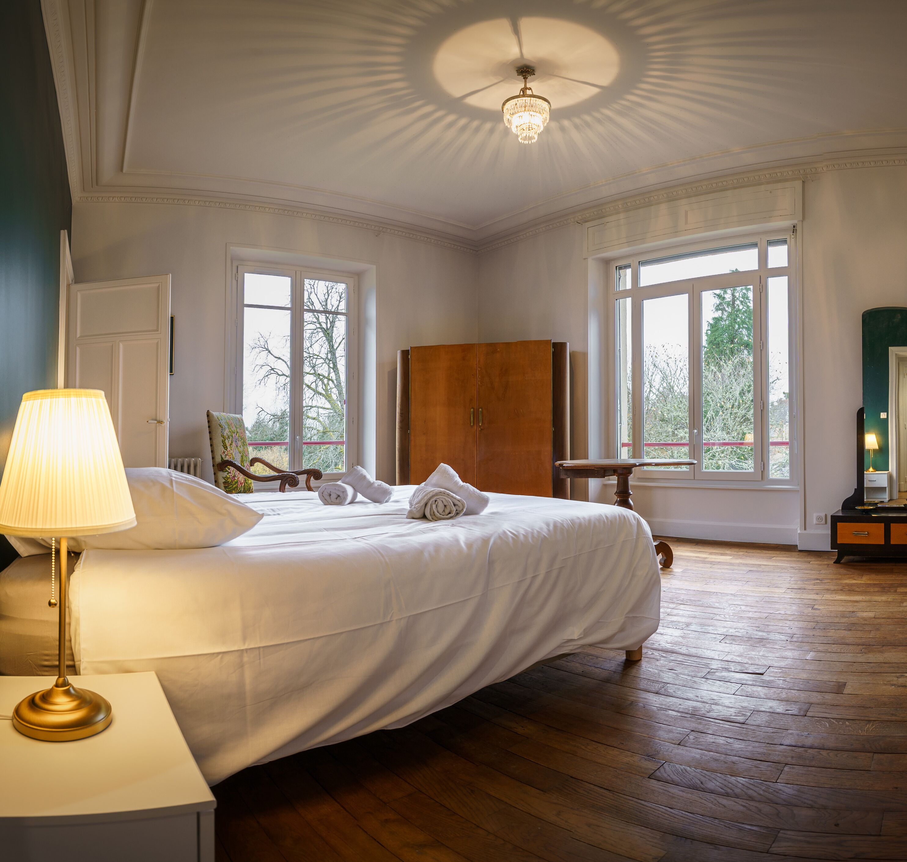 7 habitaciones, tabla de planchar con plancha, cuna de viaje y wifi 