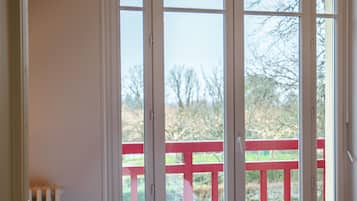 7 bedrooms, iron/ironing board, travel cot, WiFi