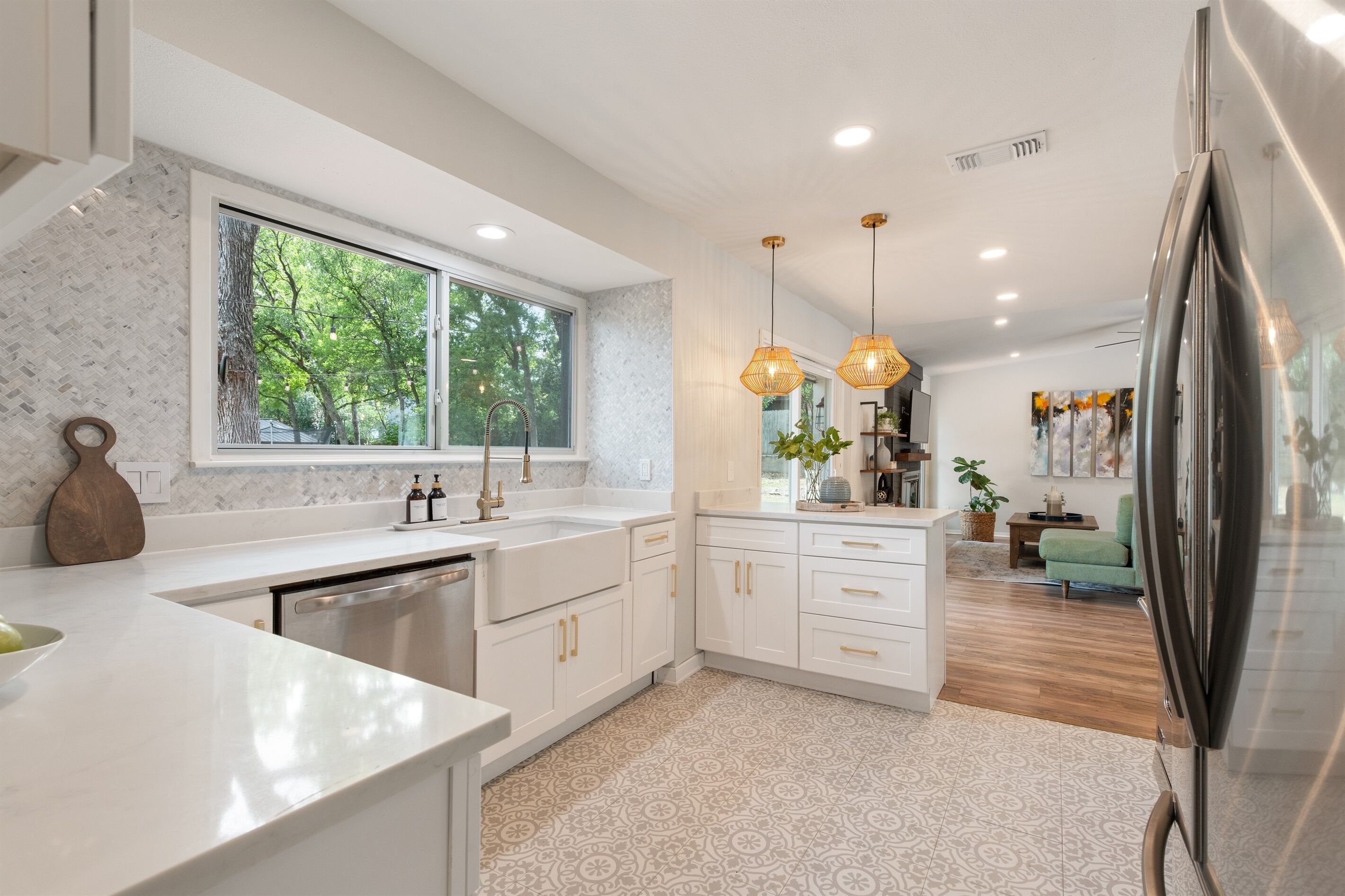 Fridge, oven, stovetop, dishwasher