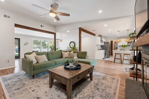 Smart TV, fireplace, ping pong, books - Barton Hills, Austin Beauty (Austin)