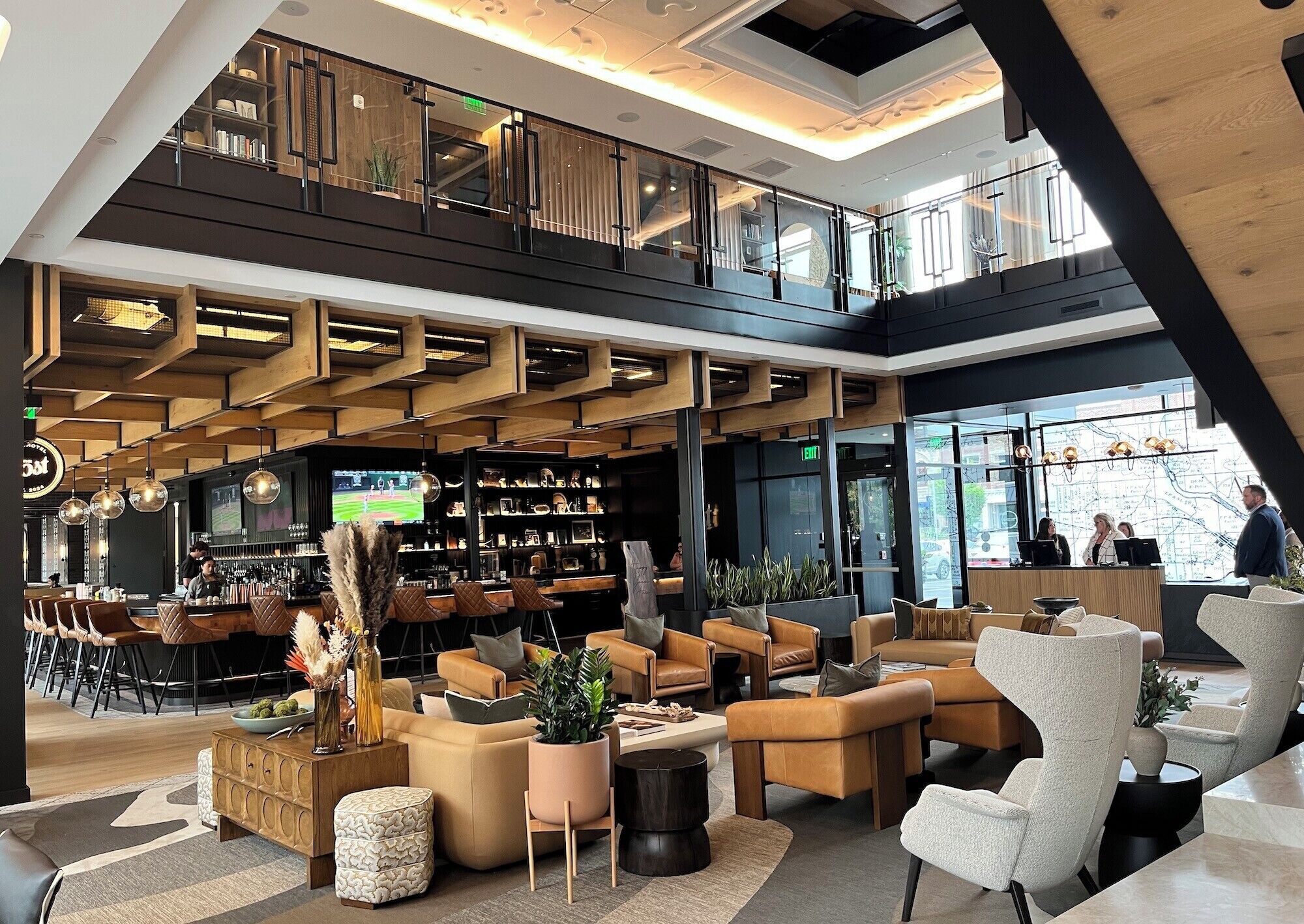 2 restaurants; lunch, dinner and brunch served 