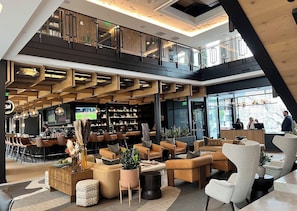 2 restaurants; lunch, dinner, and brunch served - Ada Hotel (Ada)