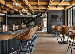2 restaurants, lunch, dinner, brunch served; American cuisine - Ada Hotel (Ada)