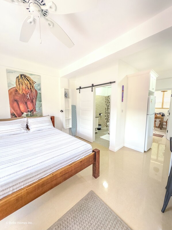 1 habitación, tabla de planchar con plancha, wifi y ropa de cama