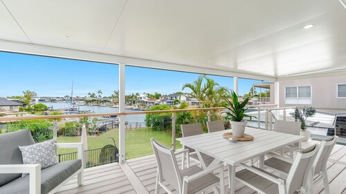 Sunset Waters - Waterfront with Pool - Holiday Yamba