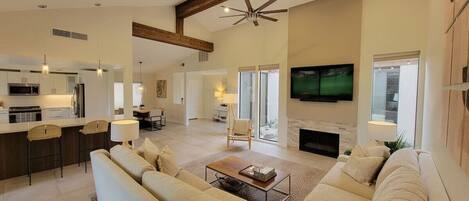 TV, peis og stereoanlegg