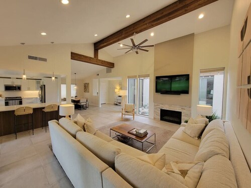 High-End Mid-Century Condo on the golf course. NEW