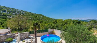 Chalet apto para perros con piscina privada, ducha exterior, barbacoa y muchas rutas de senderismo en la zona