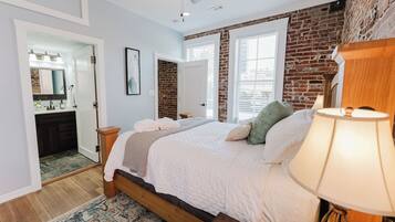 2 bedrooms, desk, iron/ironing board, travel crib