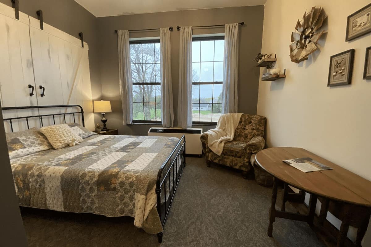 1 bedroom, iron/ironing board, free WiFi