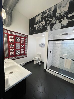 Suite – honeymoon | Bad | Hårføner, håndklær, såpe og sjampo
