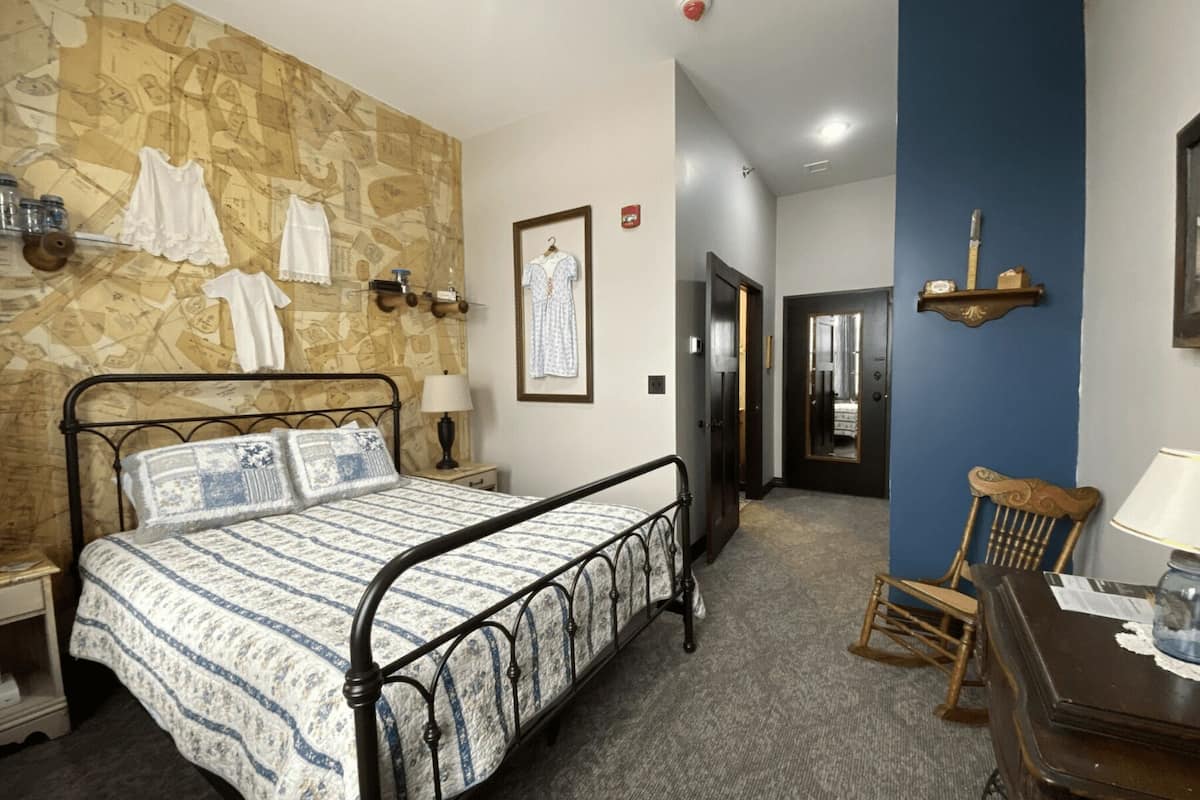 1 bedroom, iron/ironing board, free WiFi