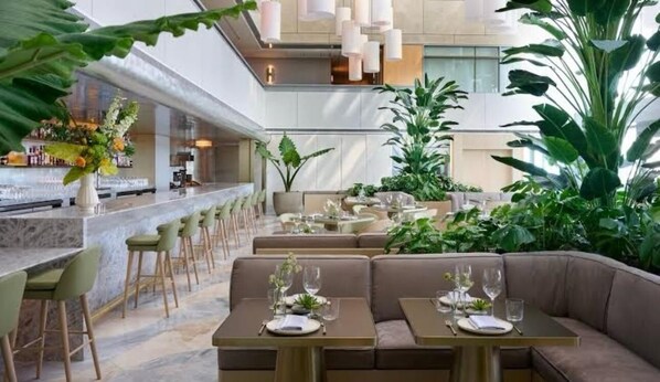 Restaurant - AKA Brickell Condo Free Parking by Palermo Home Miami (Miami)