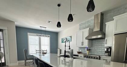 Spacious 5-bedroom house on Mustang Island with private beach access.Sleeps 11