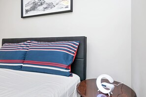 1 bedroom, WiFi, bed sheets - Home Away From Home (Victoria)