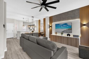 TV - 3 Bedrooms / 3 Bathrooms / Emerald Island (8415CC) (Kissimmee)