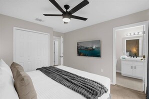3 bedrooms, travel cot, WiFi, bed sheets