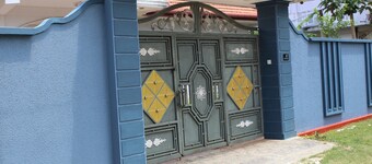 Jaffna Travel & Guest Inn: 2 AC Bedroom first floor AC house with free parking