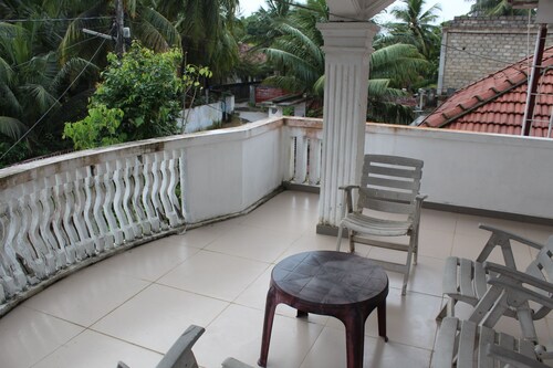 Jaffna Travel & Guest Inn: 2 AC Bedroom first floor AC house with free parking

