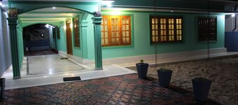 Jaffna Travel & Guest Inn: 3 AC Bedroom house
with free parking
