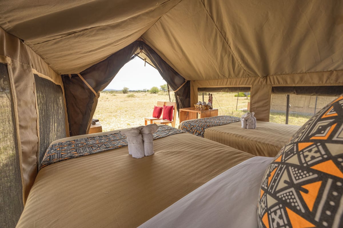 Eenvoudige tent, patio, uitzicht op tuin | 1 slaapkamer, een kluis op de kamer