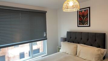 4 bedrooms, desk, iron/ironing board, WiFi