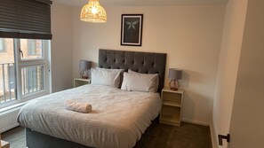 4 bedrooms, desk, iron/ironing board, WiFi