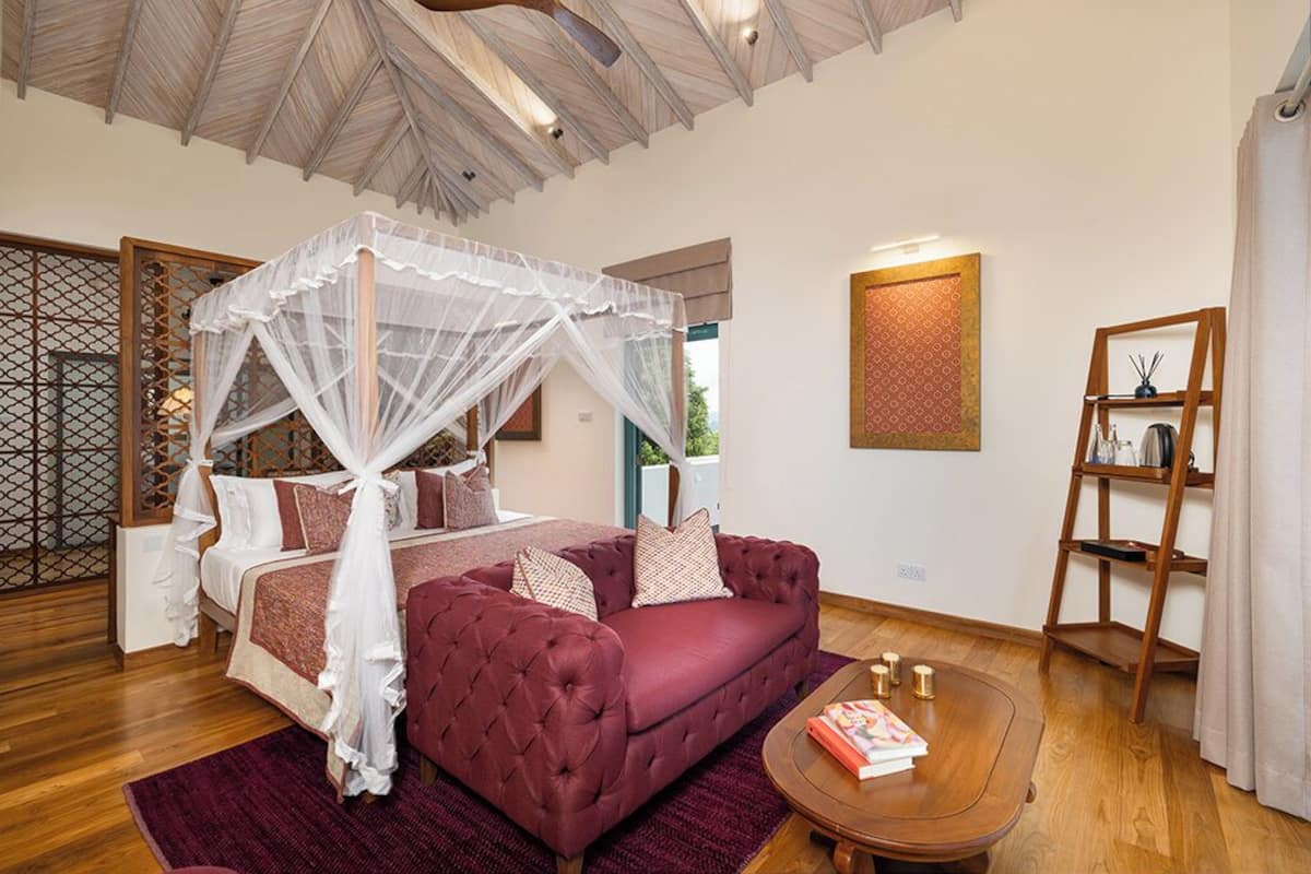Suite ejecutiva, balcón, vista a la montaña | 1 habitación, caja de seguridad en la habitación y wifi gratis