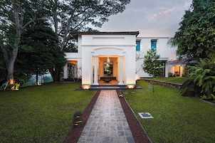 Fachada de la propiedad