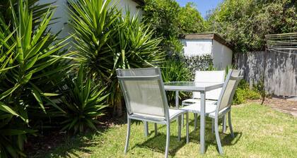 Rosella Perch - Stones throw to the Warrnambool Race Course