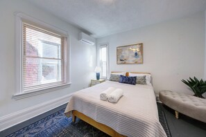 4 habitaciones, escritorio, tabla de planchar con plancha y wifi 