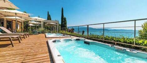 مغطس سبا خارجي