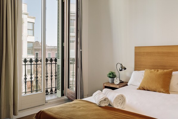 Iron/ironing board, free WiFi, bed sheets