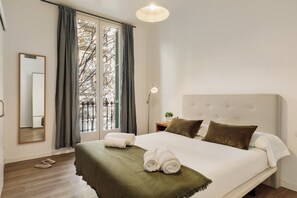 Iron/ironing board, free WiFi, bed sheets