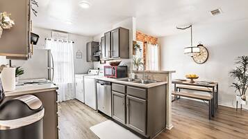 微波炉、烤箱、炉灶、洗碗机