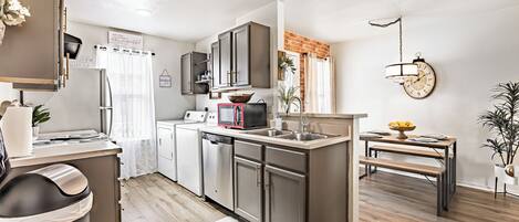 Micro-ondes, four, plaque de cuisson, lave-vaisselle