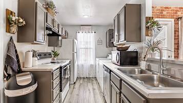 微波炉、烤箱、炉灶、洗碗机