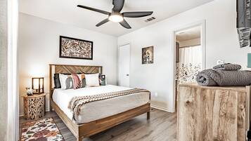 2 bedrooms, iron/ironing board, WiFi, bed sheets