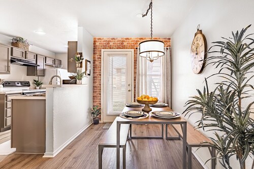 Charming 2-bedroom apartment with WiFi, AC in fantastic Killeen