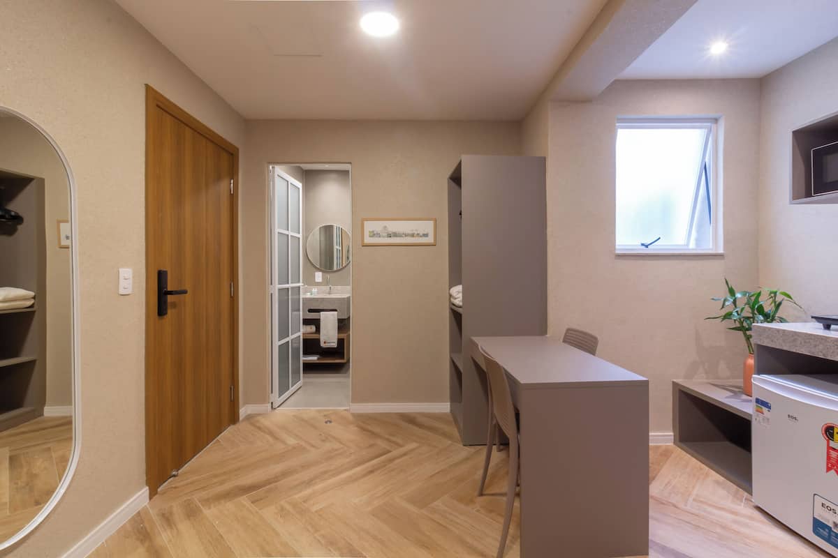 Junior Apartment | Desk, laptop workspace, free WiFi