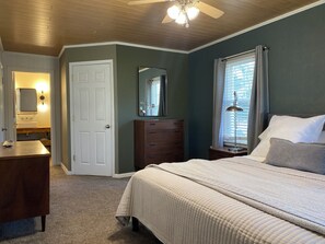 3 Schlafzimmer, Schreibtisch, Bügeleisen/Bügelbrett, Reisekinderbett