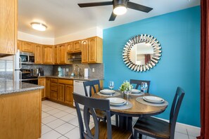 Dining - Sunny 2-bedroom near Standford Hospitals with sparkling Pool (Redwood City)