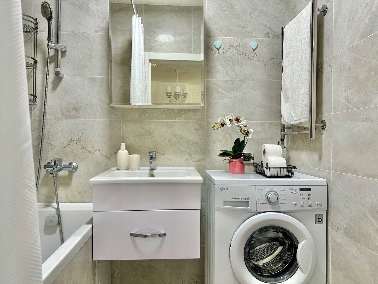 吹风机、毛巾、肥皂、卫生纸